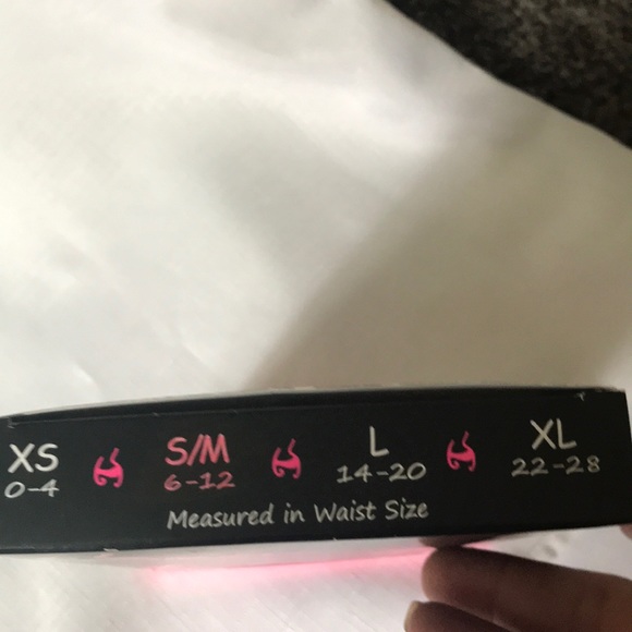 Hip Wrap Fanny Pack - Picture 3 of 3